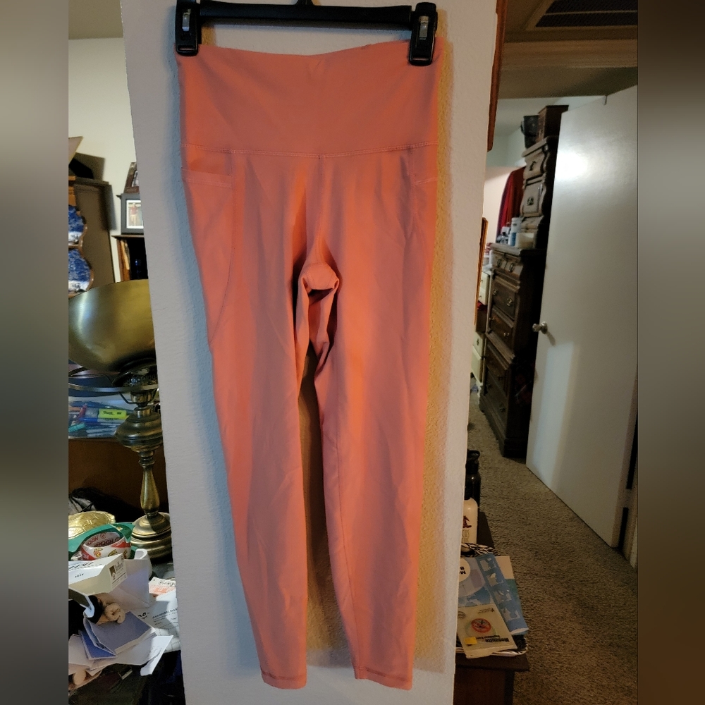 Sz M Old Navy Coral Capri Leggings